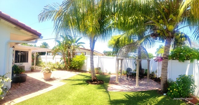 Photo - 2241 NE 38th St Unidad Charming 3-Bed, 2-Bath Ho