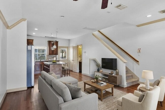 Photo - 313 Hogan St