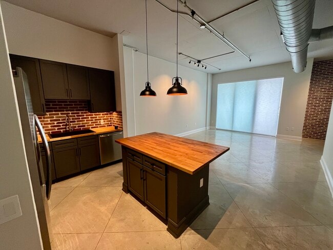 Building Photo - 2001 Biscayne Blvd Unit 2416