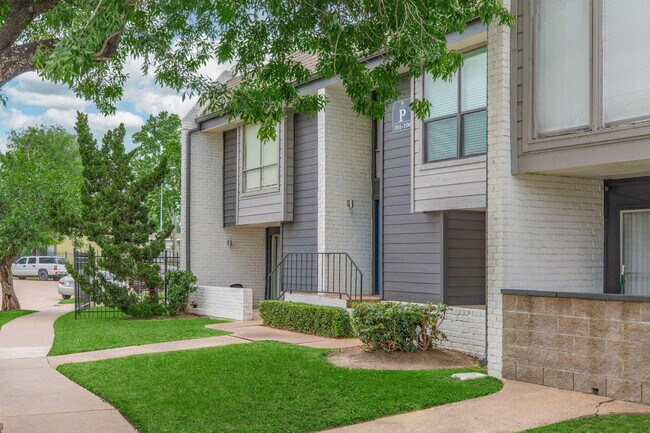 Building Photo - Woods of Spring Grove Apartments