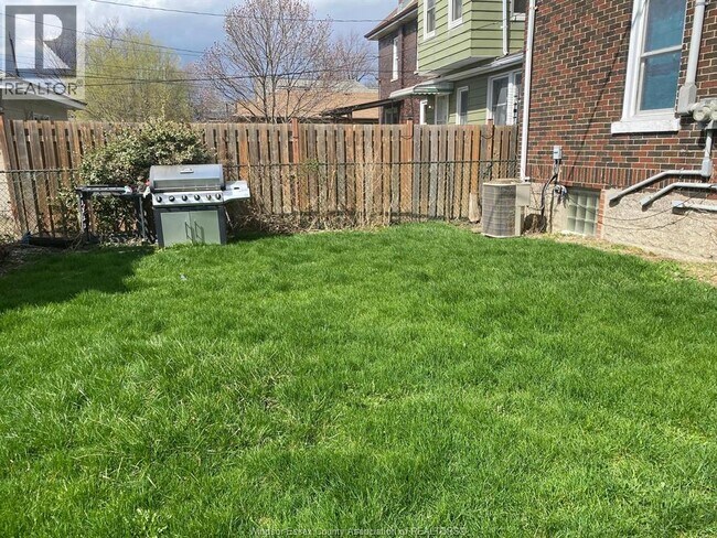 Photo - 781 Gladstone Ave