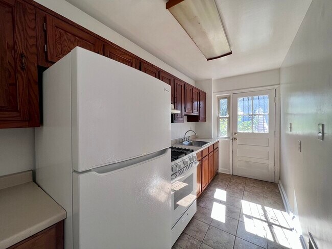 Photo - 3327 Dubois Pl SE