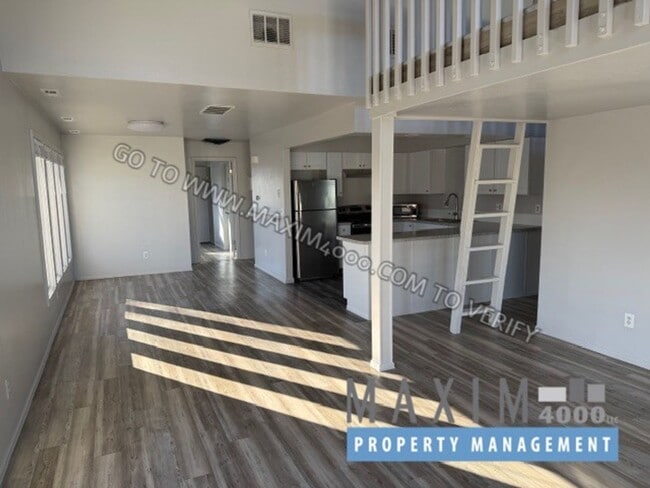 Photo - 559 N Sparn St Unit 1