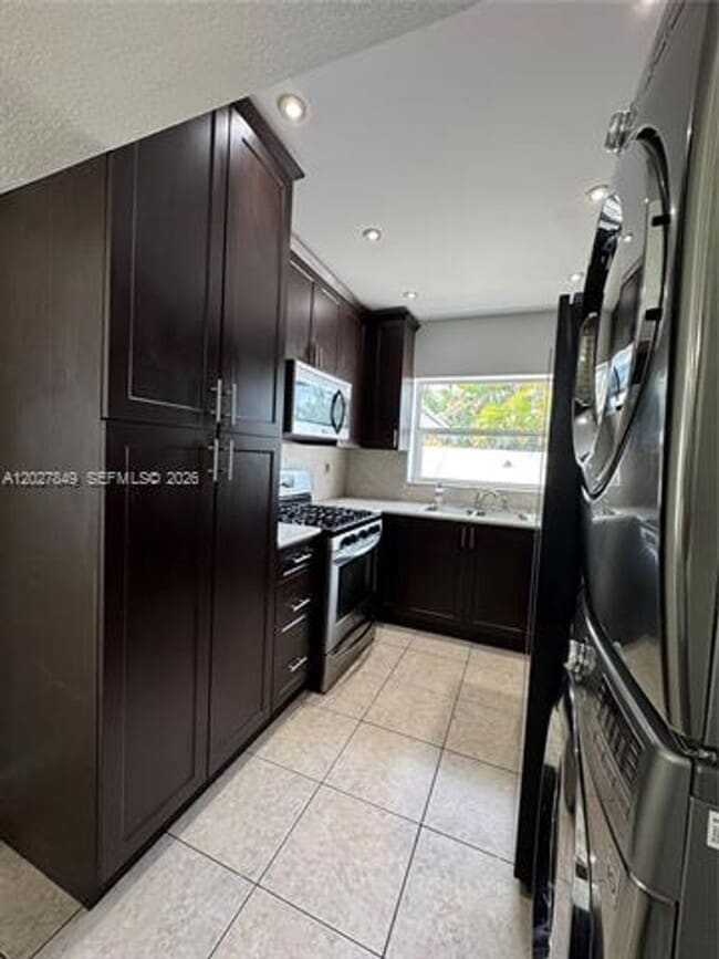 Building Photo - 7420 Big Cypress Dr