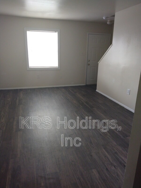 Photo - 713 E 18th St