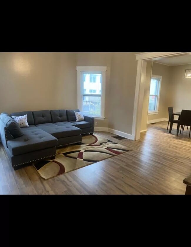 Building Photo - 13 Clarke St