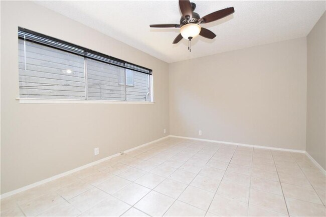 Photo - 2404 Longview St Unit 103