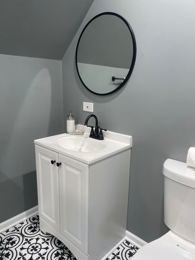 Bathroom - 10422 S Avenue L Unit Upper