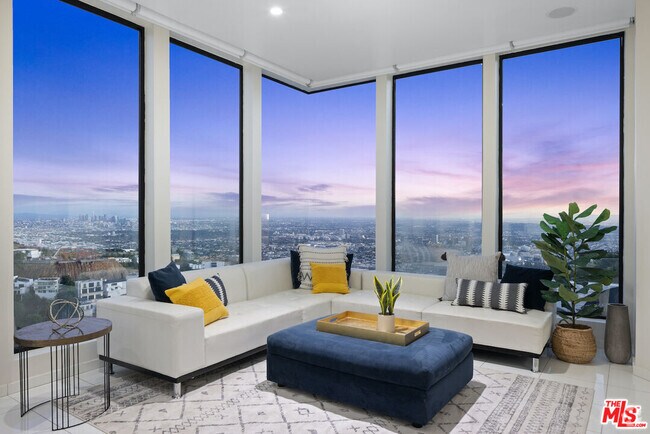 Building Photo - 2231 Sunset Plaza Dr Rental