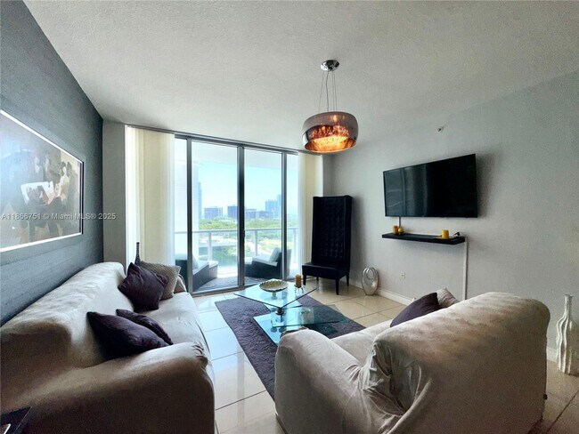 Photo - 79 SW 12th St Unidad 1605