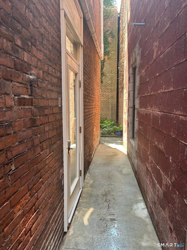 844 Grand Ave Unit 1B