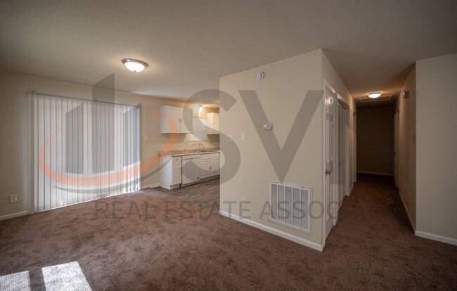 Photo - 305 N Hardee St