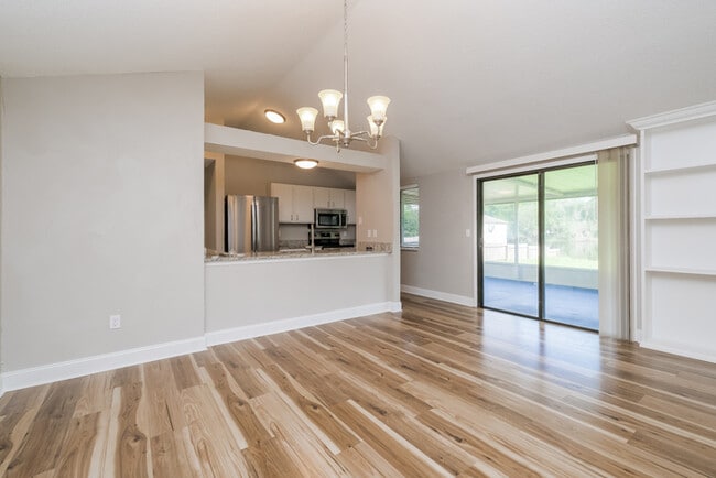 Photo - 5811 Silvermoon Ave