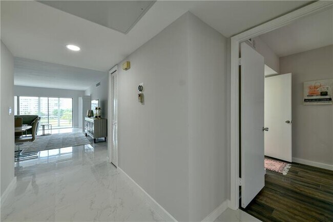 Photo - 2751 N Palm Aire Dr Unidad 501