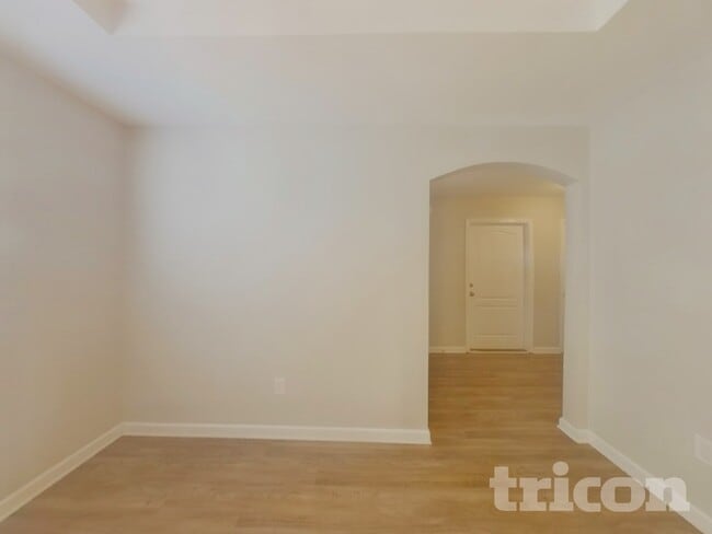 Photo - 216 Fledgling Way