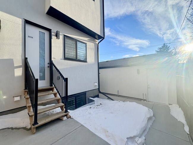 Building Photo - 2033-2048 48 St NW Unit 2033