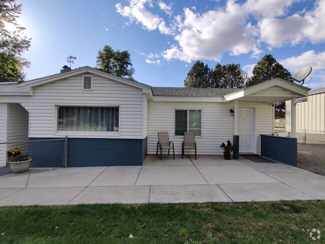 Building Photo - Remodeled Rambler in Country Style Living Rental