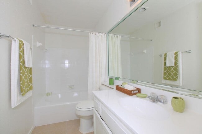 Building Photo - 12906 Brant Rock Dr Unit 34 Rental