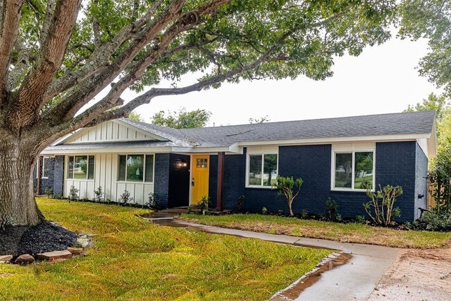 Building Photo - 811 Matchett St Rental