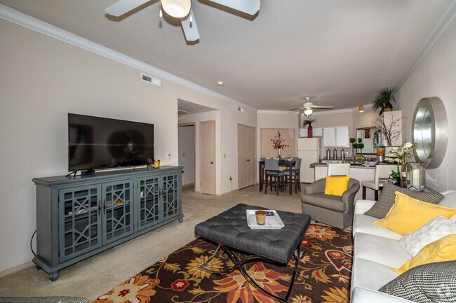 2BR, 2BA - 1,093SF - Family Room - The Greens at Derby I/II