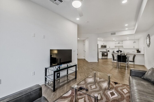 Photo - 375 Camino De La Reina Unidad ID1039835P