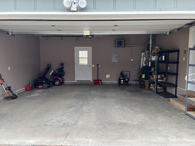 Photo - 18718 Third St