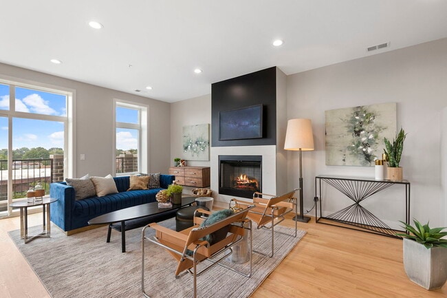 Building Photo - 5689 N Lincoln Ave Unit 3S
