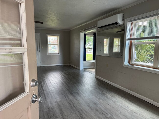 Photo - Charming 1-Bedroom, 1-Bath Home Near Downtown Tavares - Lawn Care Included!