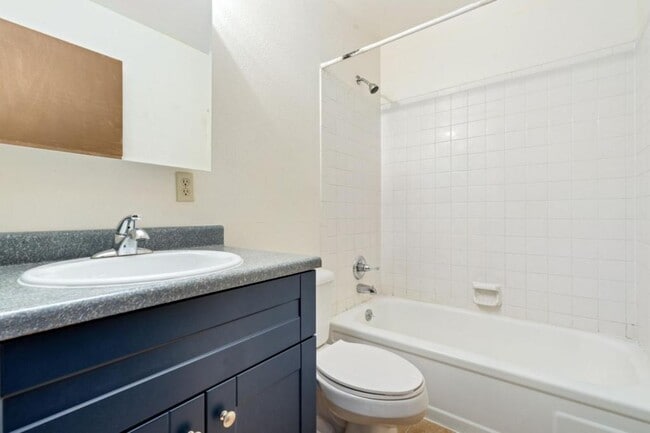 Photo - 906 Hersinger Pl