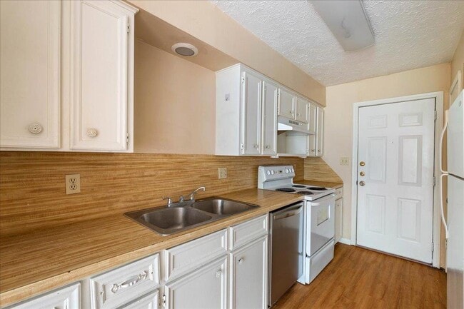 Building Photo - 908 N LBJ Dr Unit 6 Rental