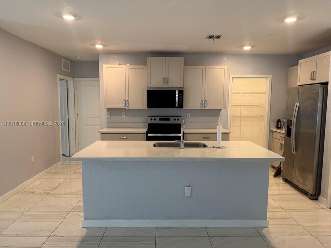 Photo - 462 NE 6th Pl