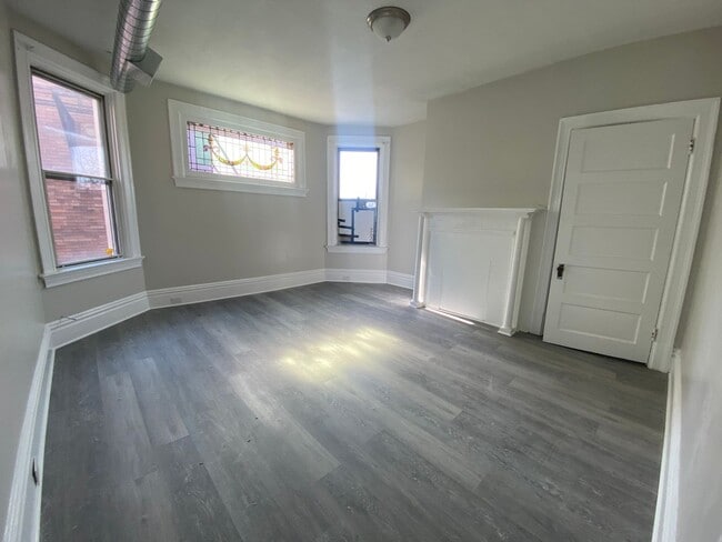 Photo - 3 unit building in central area of Bellevue and steps away from Avalon areas of Pittsburgh. Unit Apt 2