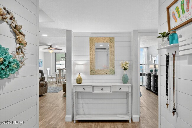 Photo - 3051 S Atlantic Ave Unidad 1005