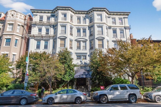 Building Photo - Available Now! 2Bd / 1.5Ba in the Heart of...