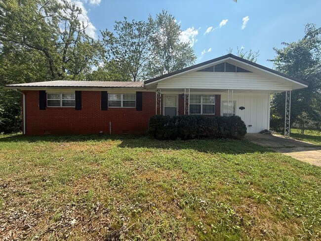 Building Photo - 3035 Holiday Dr SW
