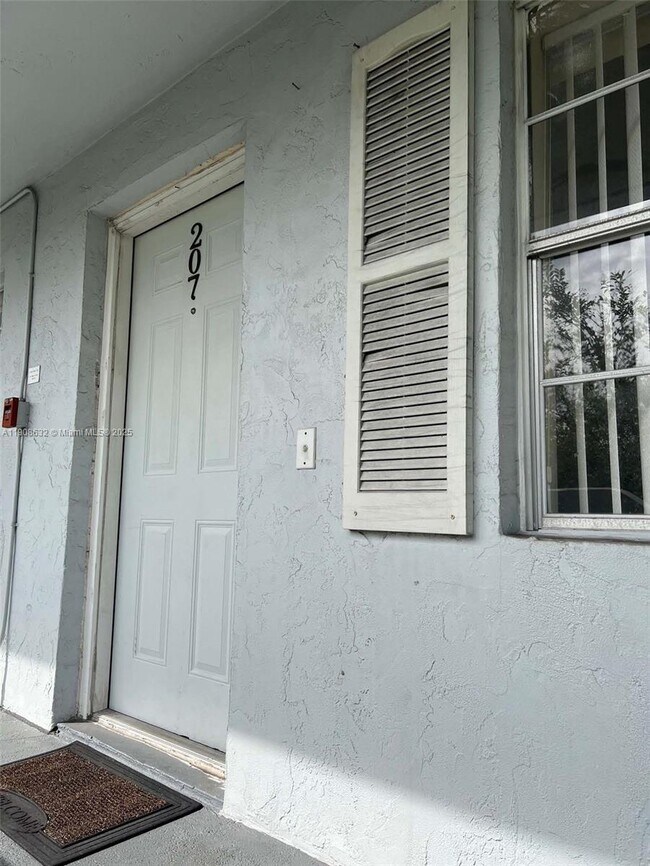 Photo - 4140 Woodside Dr Unit 207