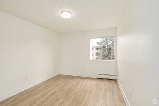2BR, 1BA - 998SF - Bedroom