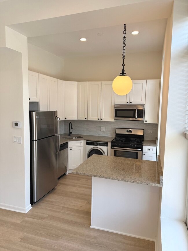 Photo - 935 W Armitage Ave