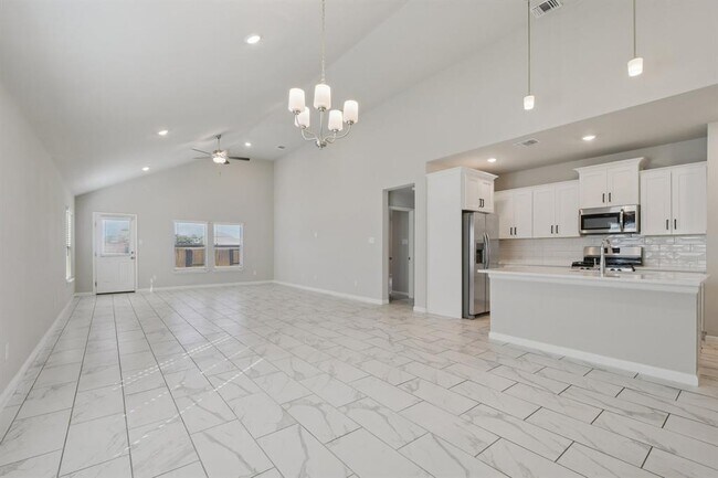 Photo - 112 Comet Pointe Dr