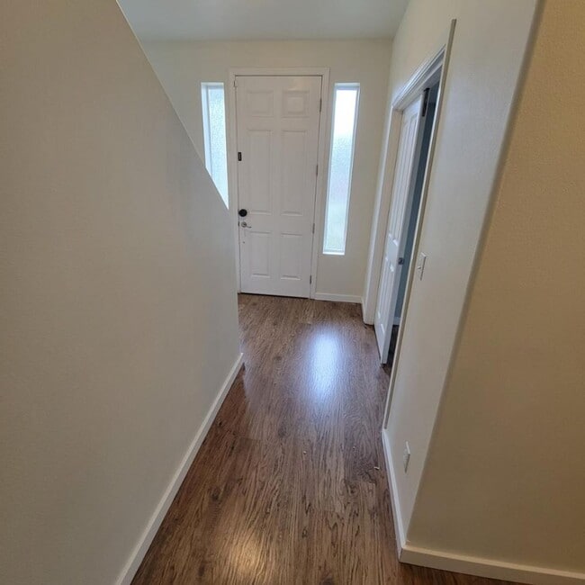 Photo - 4 Bedroom plus den, Lacey/Meridian Campus Home for Rent