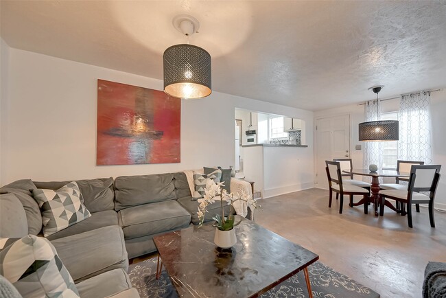 Photo - 6018 Berendo St