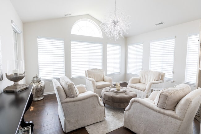 Sunroom/lounge - 10941 Elkhart Pl