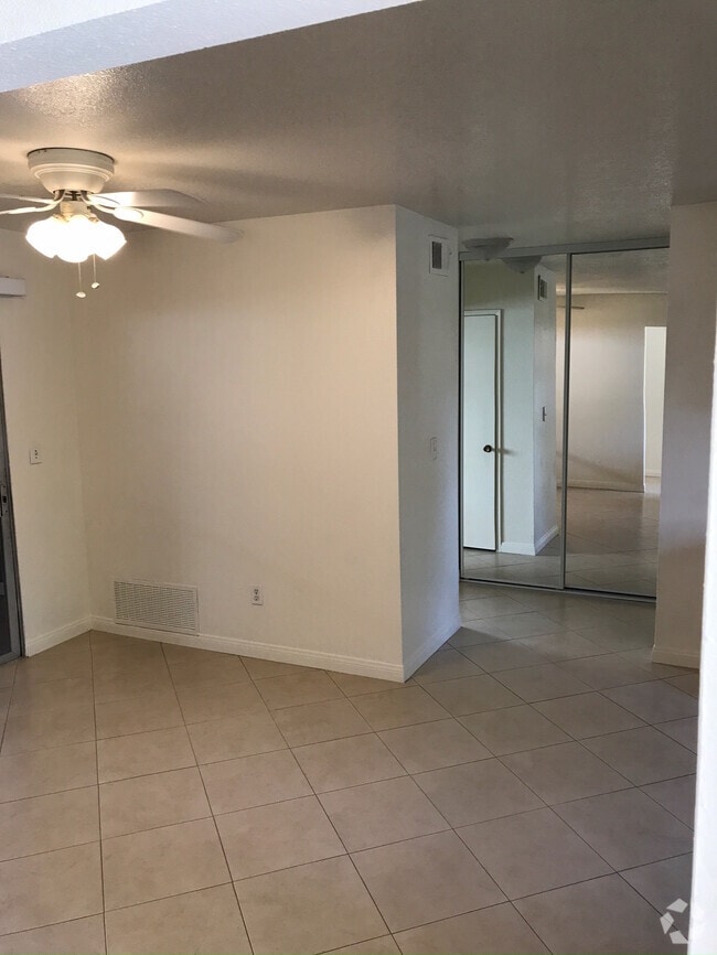 Building Photo - 616 South Fashion Park Street Unit A Rental