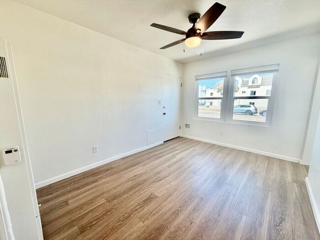 Building Photo - Newly Renovated Mission Beach Studio Near the Water!
