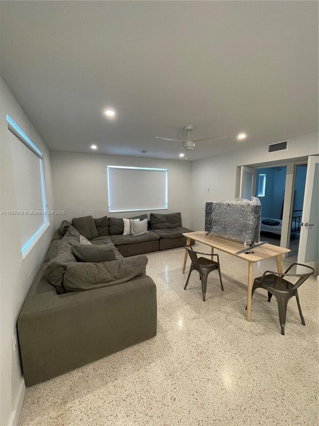 Photo - 1385 NE 105th St Unit 4