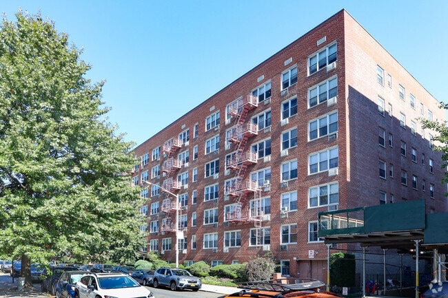 495 E 7th St - 465-495 E 7th St