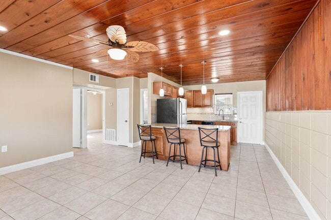 Photo - 327 Lee Ave Unidad 327