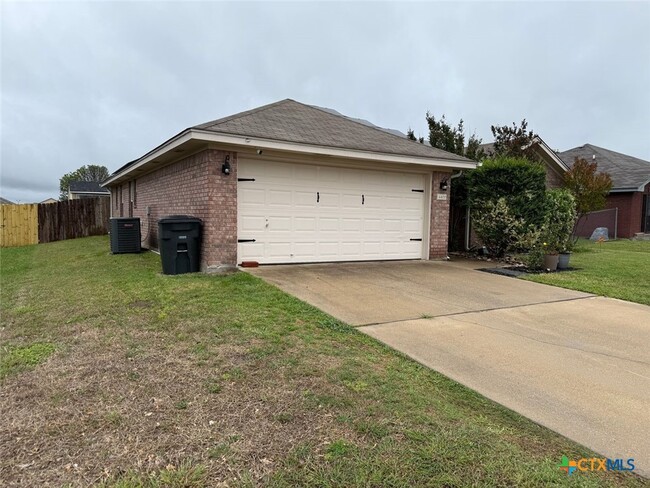 Building Photo - 4400 Esta Lee Ave