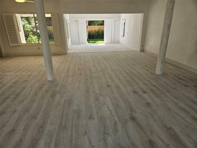 Photo - 1070 N Shore Dr