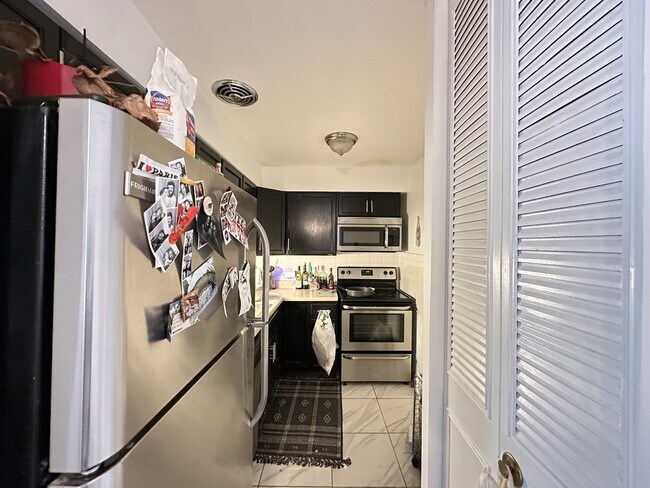 Photo - 3825 N Pine Grove Ave Unit 113